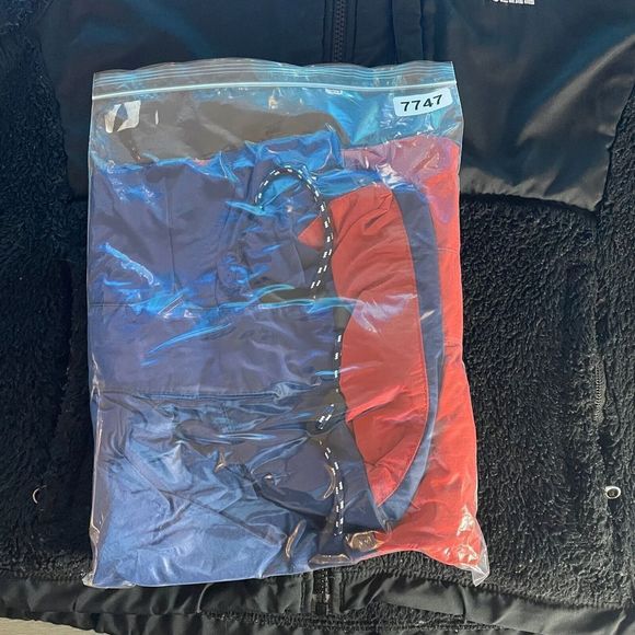 Uniqlo Red and Blue Windbreaker Jacket - Picture 13 of 13